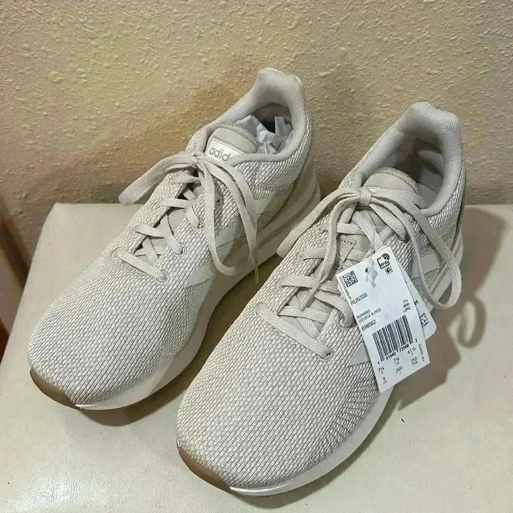 Adidas Run 70’s. Women’s running shoes